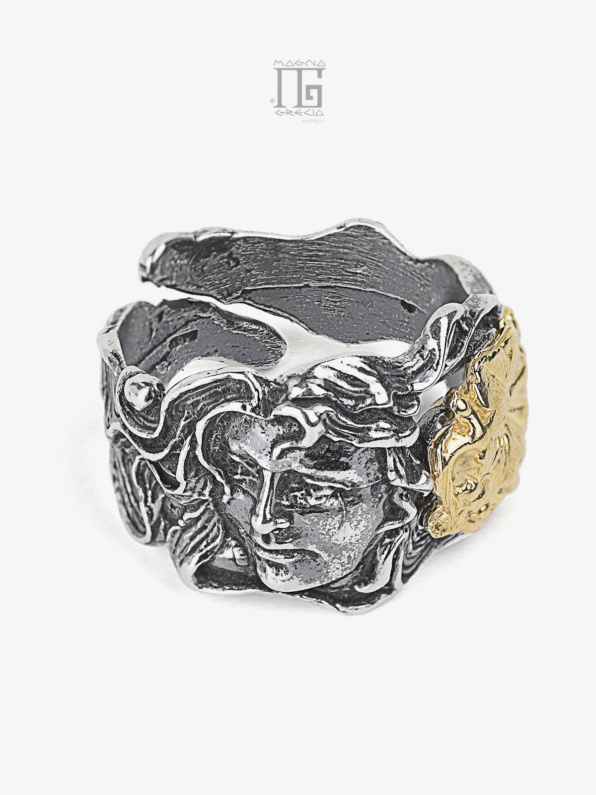 Anillo "Otoño" de plata con el rostro de la diosa Venus y un racimo de uvas representado bacalao MGK 3137 V.