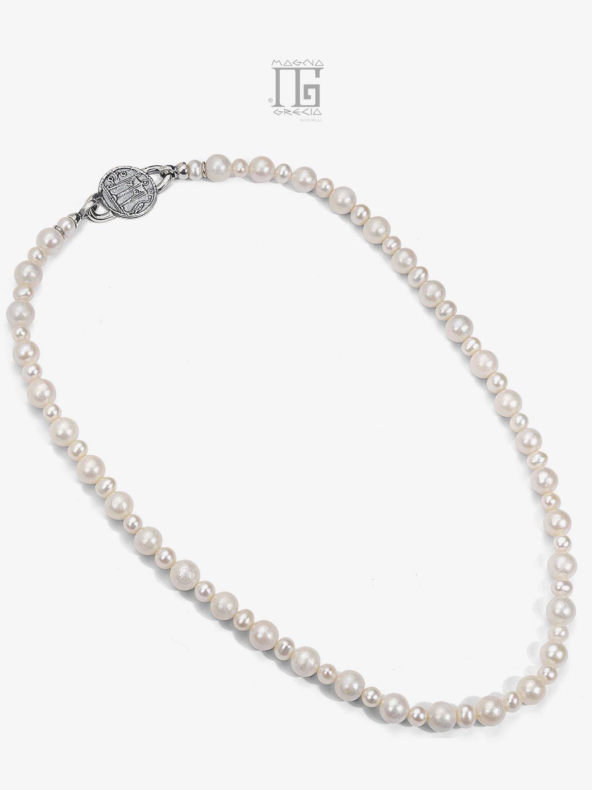 Collar de perlas naturales de agua dulce con estater de plata Código MGK 4068 V