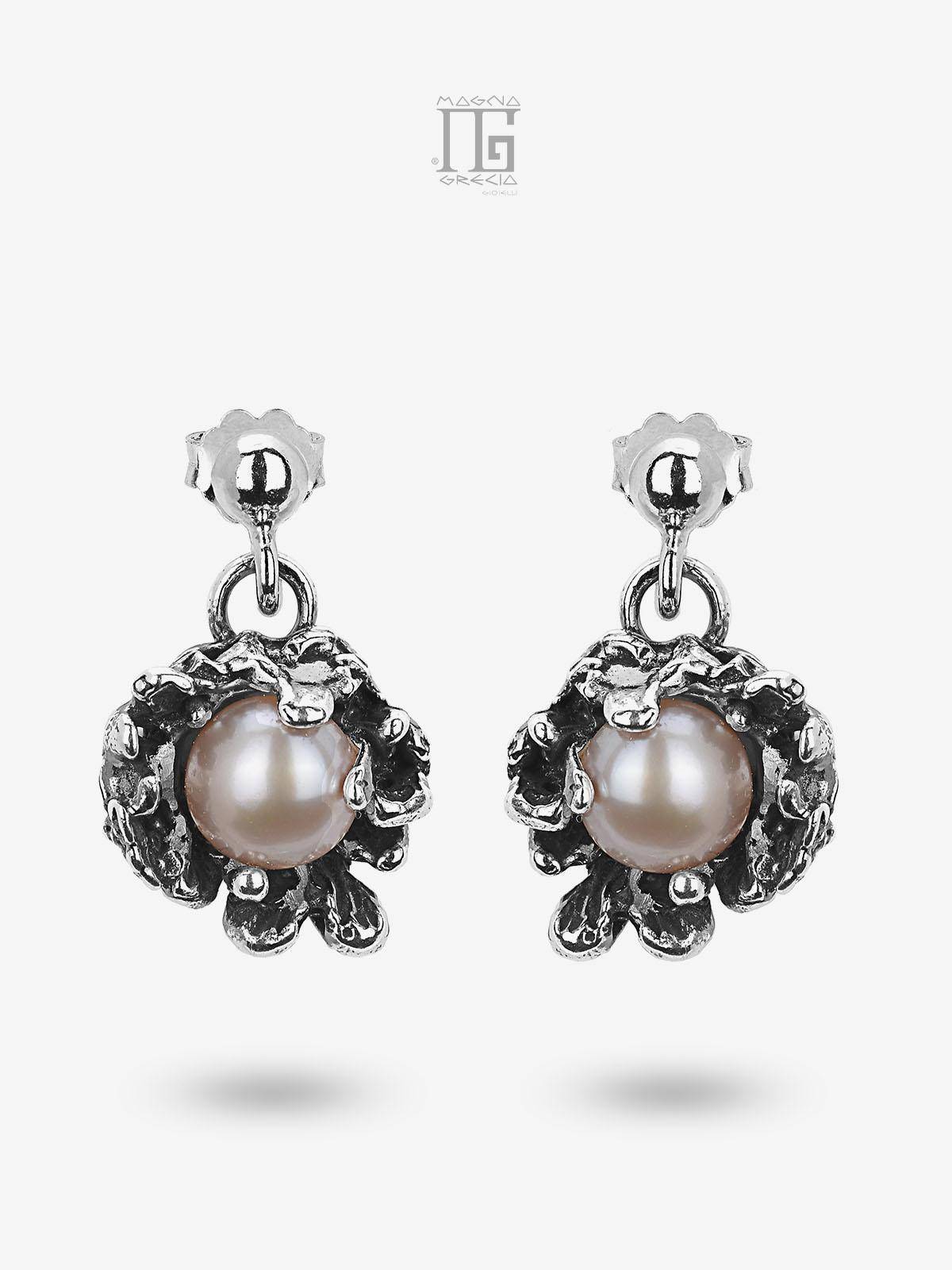 Silver earrings with Apotropaic Mask and natural freshwater pearls in Lilac color Cod. MGK 4093 V