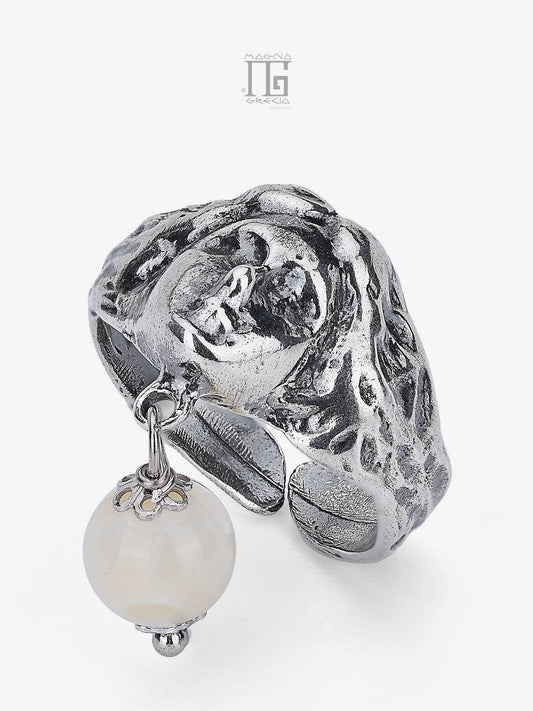 Silver ring with the goddess Venus Milo and marble mother-of-pearl depicted Cod. MGK 4267 V